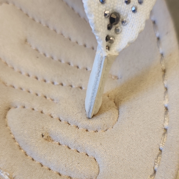Cliffs by WHITE MOUNTAIN Sparkling White Thong Sandals NWT - Picture 5 of 6